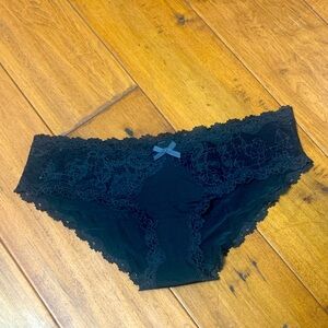 New! Victoria’s Secret delicate black lace Hopkins size small
